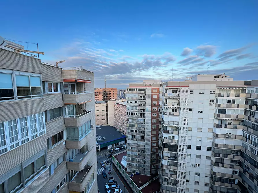 Immagine 1 di Camera in affitto  in Carrer Ramón Gordillo a Valencia