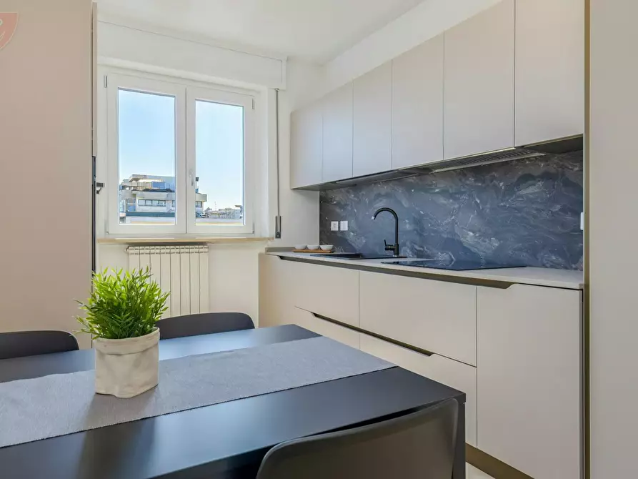 Immagine 10 di Camera in affitto  in Viale Famagosta a Milano