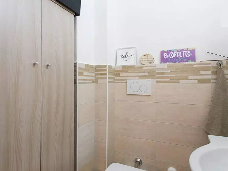 Immagine 10 di Camera in affitto  in Via Sommacampagna a Milano