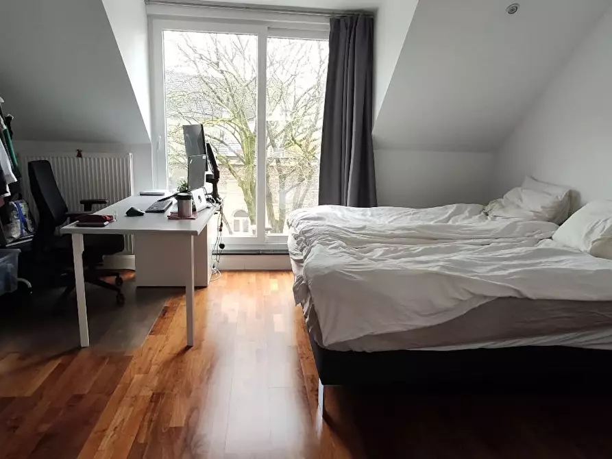 Immagine 1 di Appartamento in affitto  in Rue du Trône a Ixelles