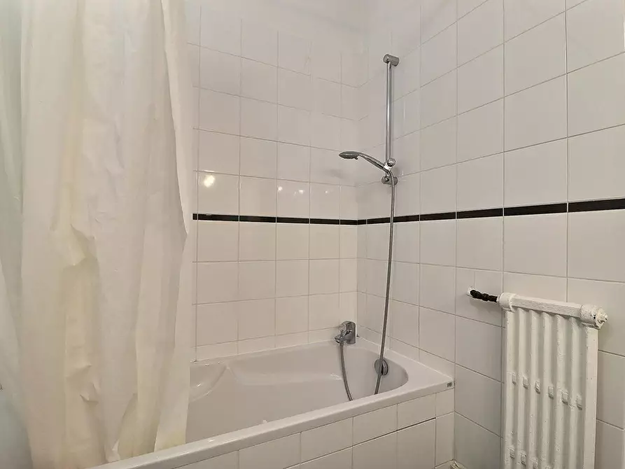 Immagine 10 di Appartamento in affitto  in Rue Lulli a Paris