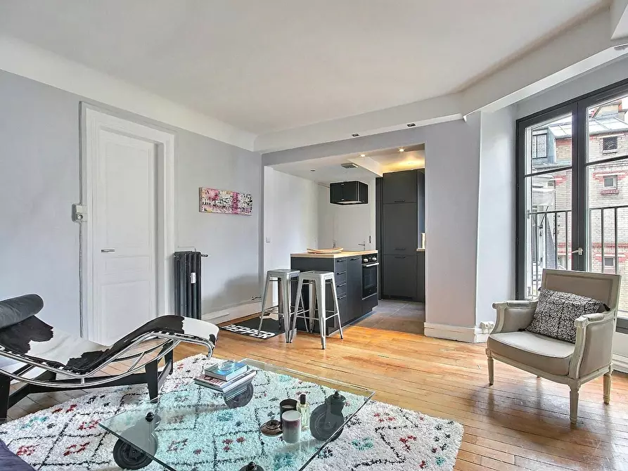 Immagine 3 di Appartamento in affitto  in Rue Gaston Couté a Paris 18