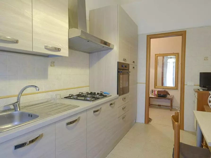 Immagine 3 di Camera condivisa in affitto  in Viale Guglielmo Marconi a Roma