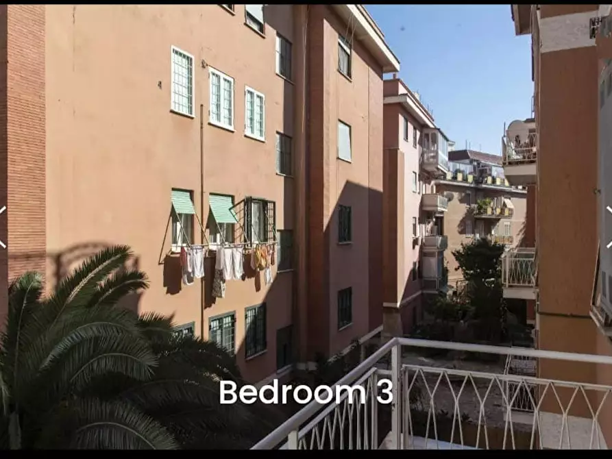 Immagine 5 di Camera in affitto  in Via di Val Tellina a Roma
