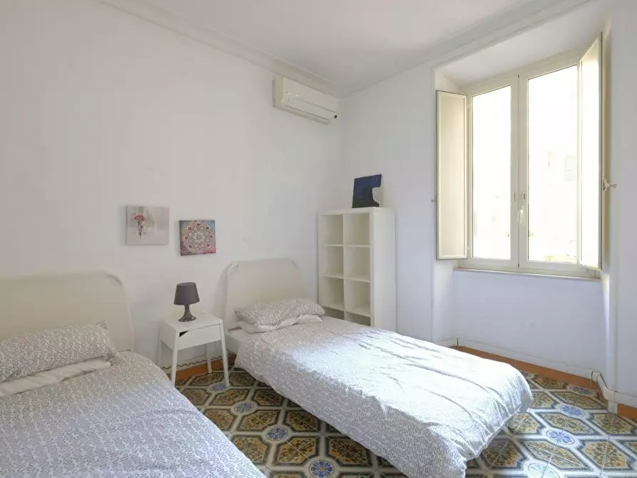 Immagine 2 di Camera in affitto  in Via Camilla a Roma