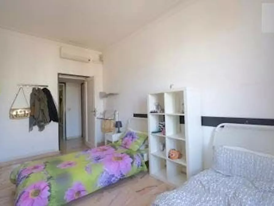 Immagine 3 di Camera condivisa in affitto  in Via Camilla a Roma