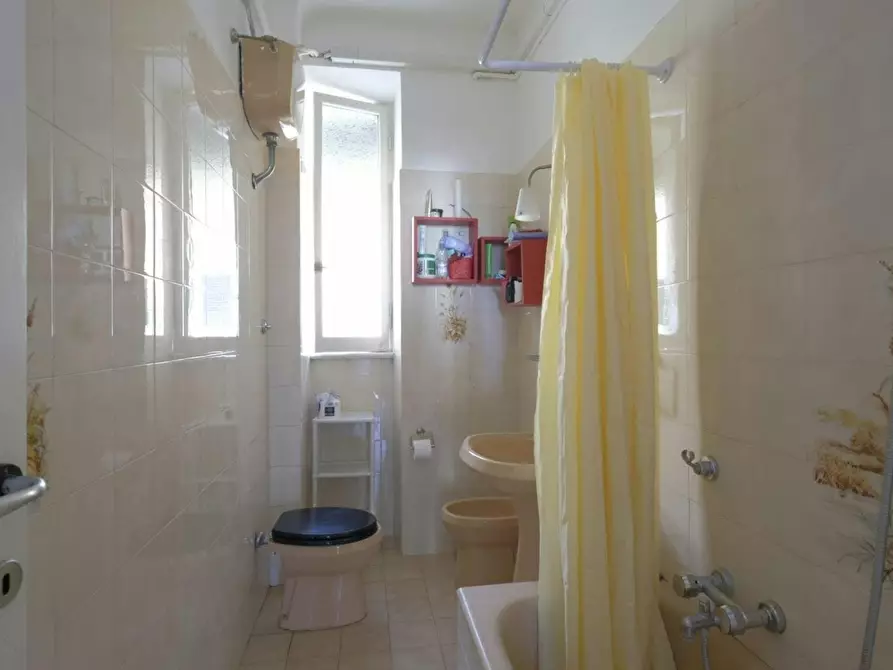 Immagine 5 di Camera condivisa in affitto  in Via Camilla a Roma