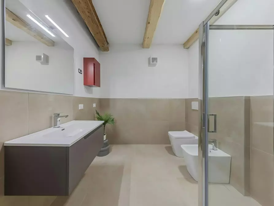 Immagine 9 di Camera in affitto  in Via Fondobanchetto a Ferrara