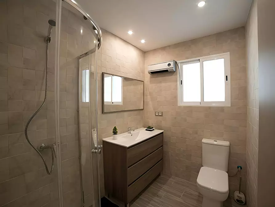 Immagine 7 di Camera in affitto  in Carrer d'Herrero a Castellon De La Plana/Castello De La Pla