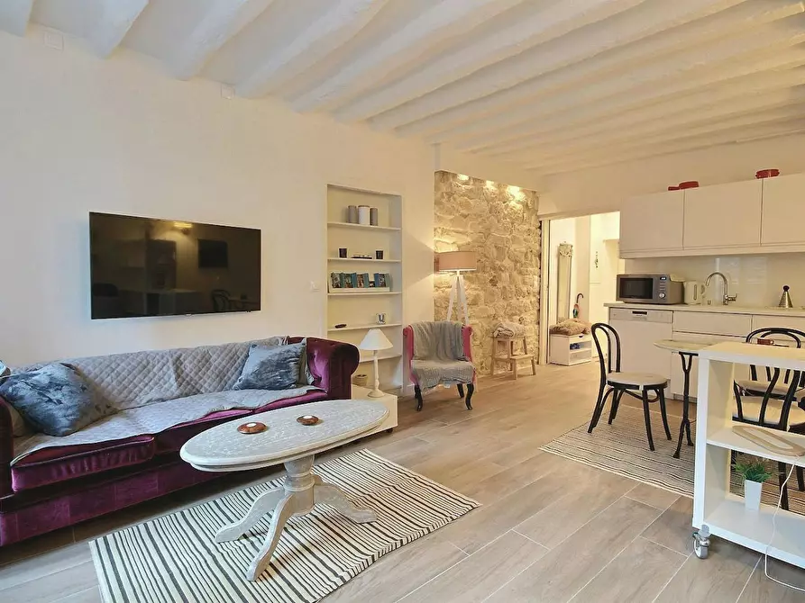 Immagine 4 di Appartamento in affitto  in Rue du Vertbois a Paris 03
