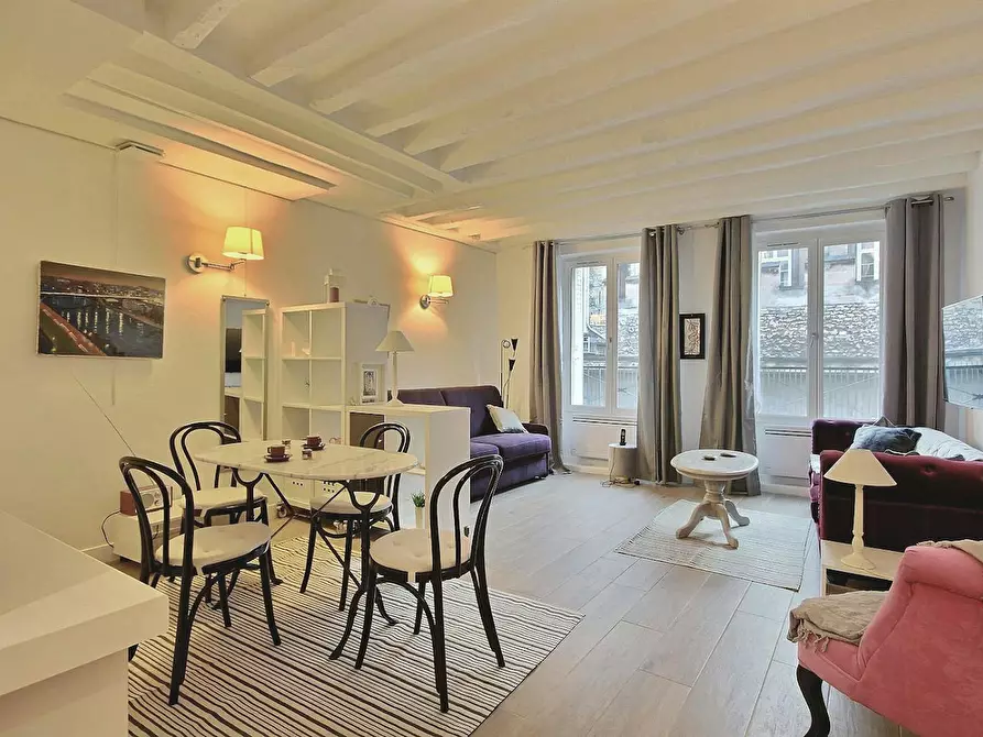 Immagine 1 di Appartamento in affitto  in Rue du Vertbois a Paris 03
