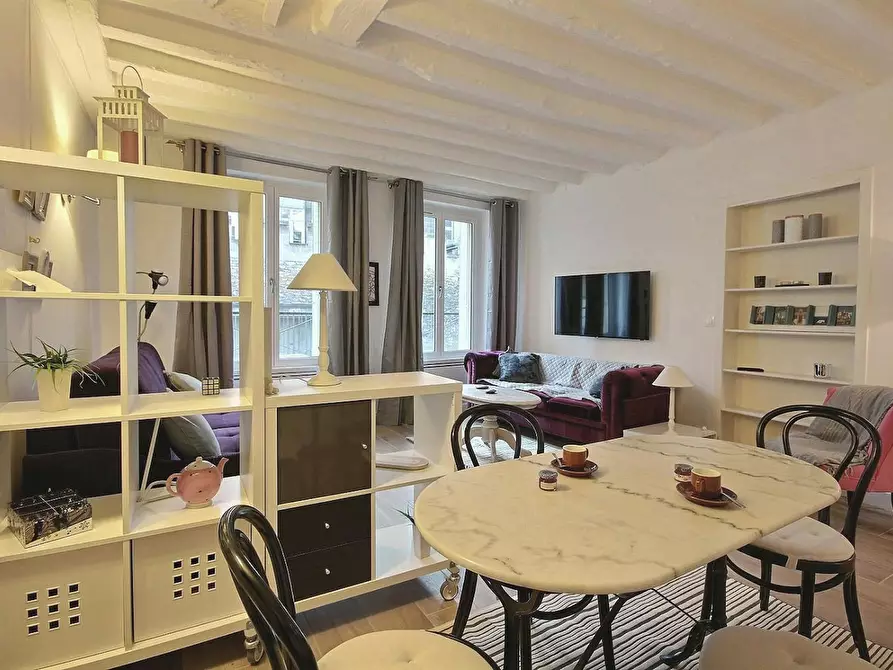 Immagine 2 di Appartamento in affitto  in Rue du Vertbois a Paris 03