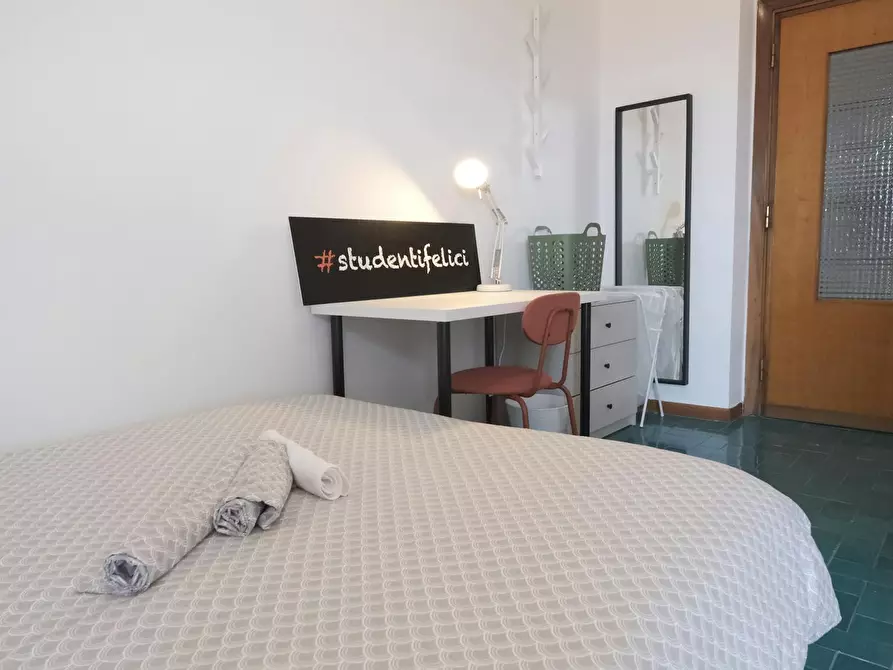 Immagine 9 di Camera in affitto  in Via Savoia a Sassari