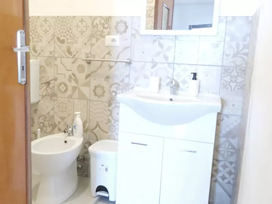 Immagine 9 di Camera in affitto  in Via Savoia a Sassari