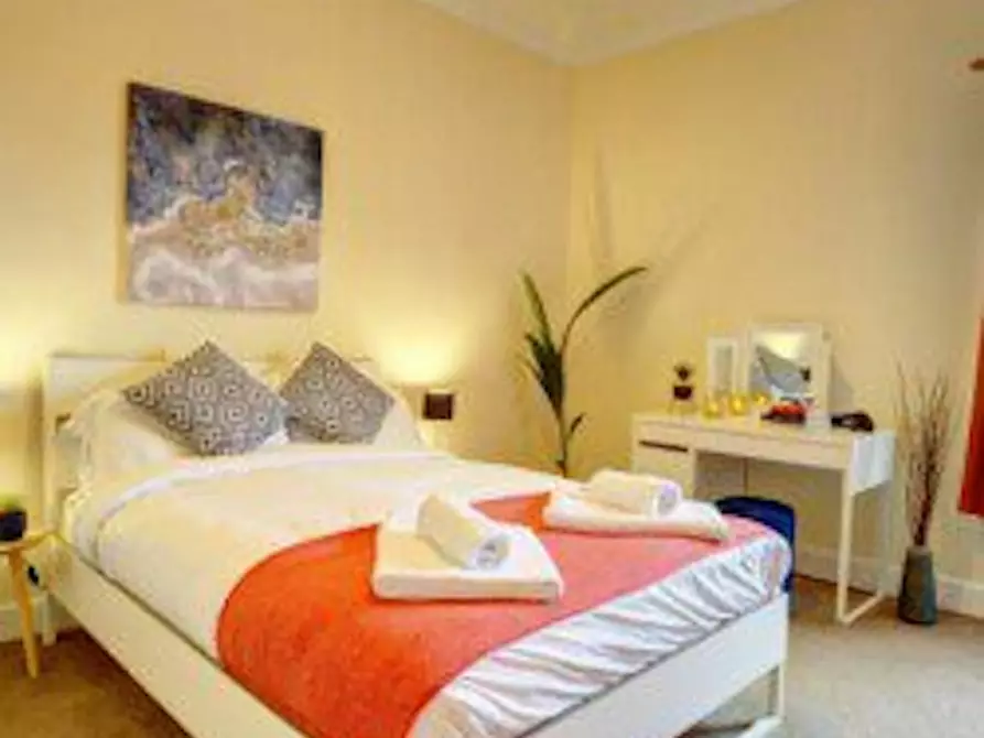 Immagine 9 di Casa indipendente in affitto  in Newcombe Road a 