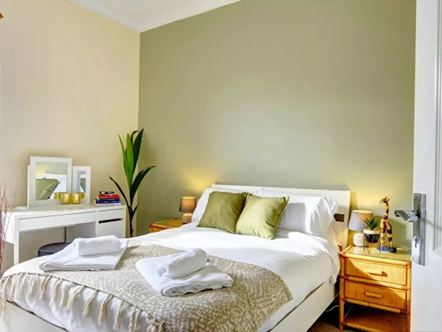 Immagine 10 di Casa indipendente in affitto  in Newcombe Road a 