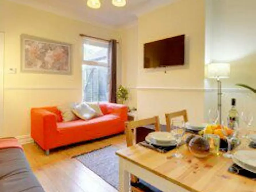 Immagine 8 di Casa indipendente in affitto  in Newcombe Road a 