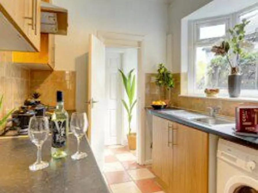 Immagine 3 di Casa indipendente in affitto  in Newcombe Road a 