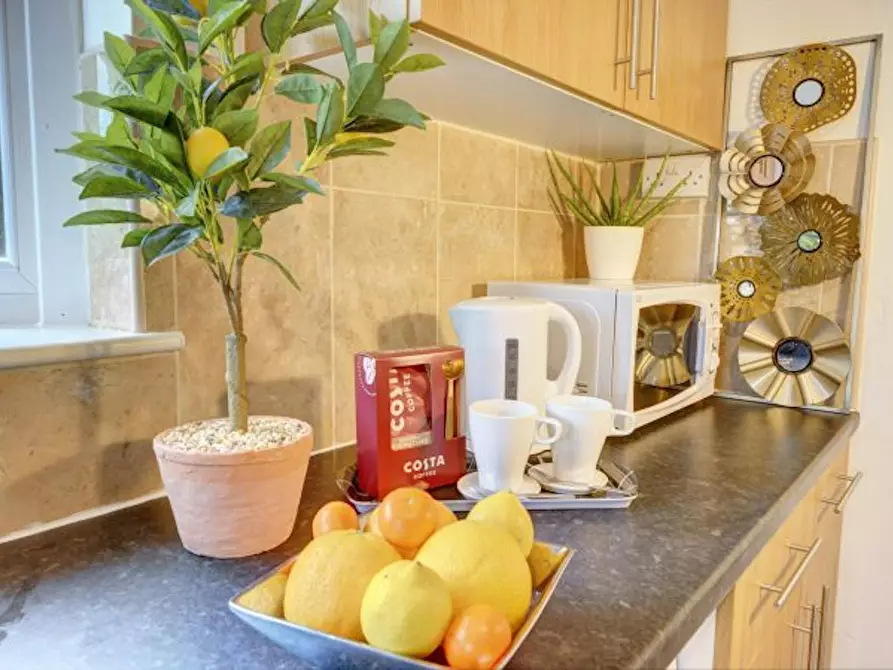 Immagine 2 di Casa indipendente in affitto  in Newcombe Road a 