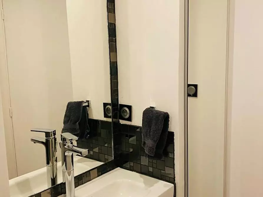 Immagine 6 di Appartamento in affitto  in Rue des Petites Écuries a Paris