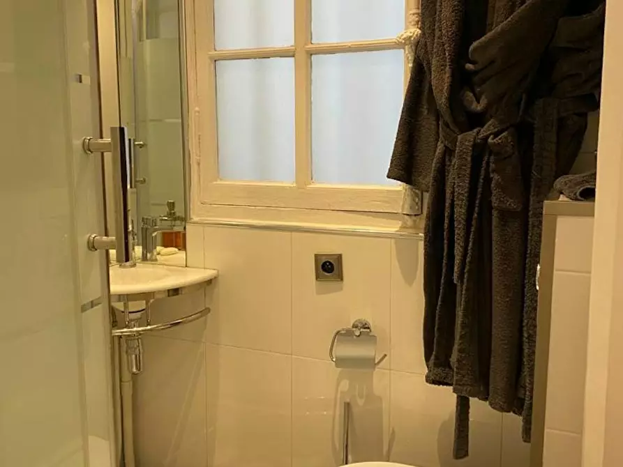 Immagine 4 di Appartamento in affitto  in Rue des Petites Écuries a Paris