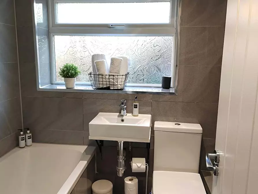 Immagine 5 di Casa indipendente in affitto  in New Town Street a 