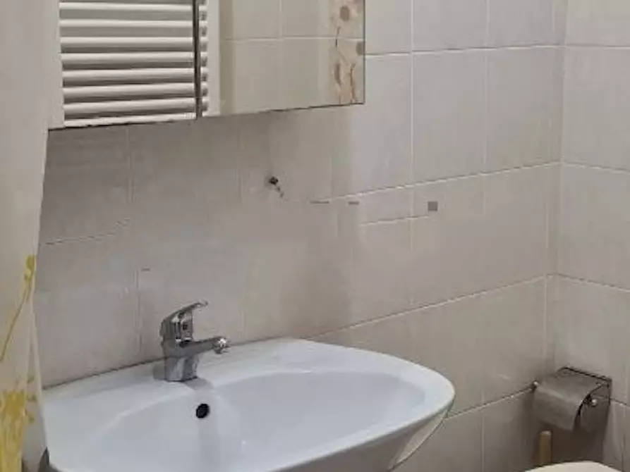 Immagine 8 di Camera in affitto  in Via Tuscolana a Roma