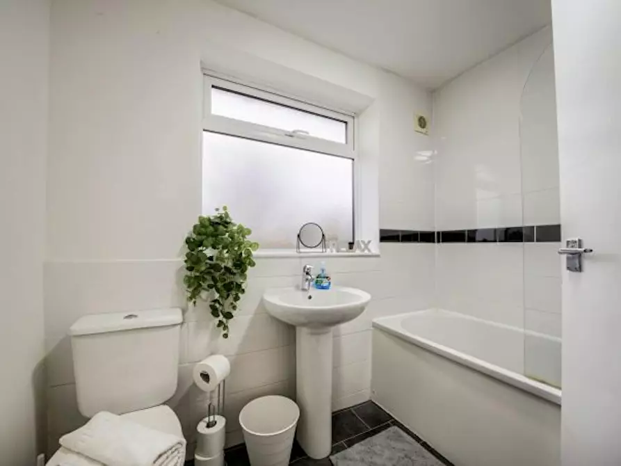 Immagine 6 di Casa indipendente in affitto  in Hen Lane a 