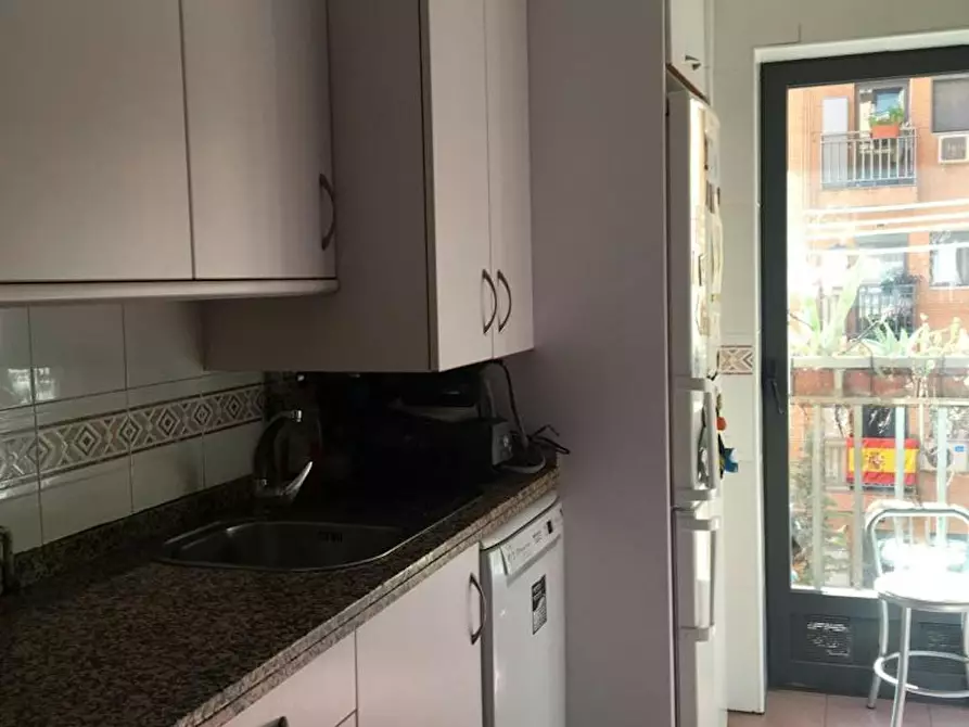Immagine 9 di Appartamento in affitto  in Calle de Julián Rabanedo a Madrid