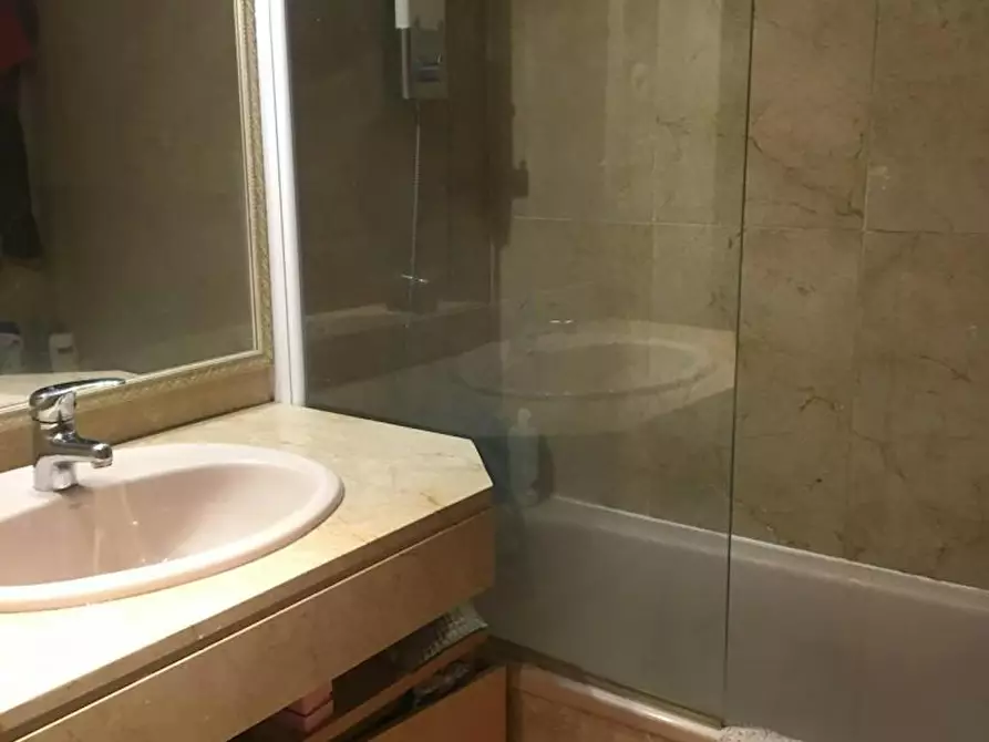 Immagine 4 di Appartamento in affitto  in Calle de Julián Rabanedo a Madrid