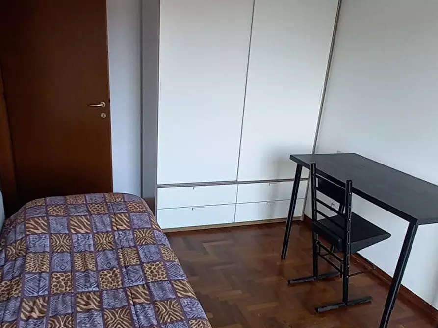 Immagine 4 di Camera in affitto  in Via San Michele a Paderno Dugnano