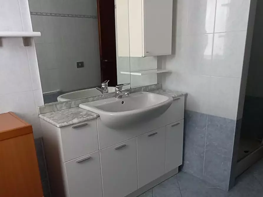 Immagine 8 di Camera in affitto  in Via San Michele a Paderno Dugnano