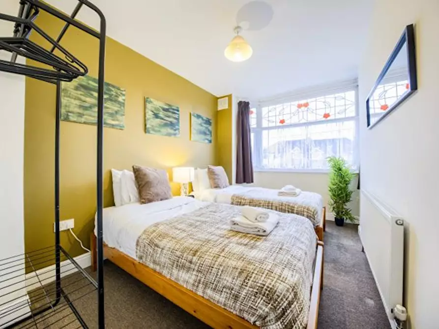 Immagine 7 di Casa indipendente in affitto  in Tile Hill Lane a 