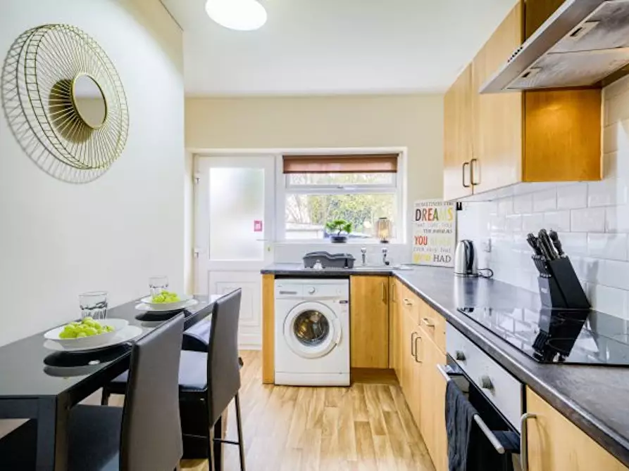 Immagine 3 di Casa indipendente in affitto  in Tile Hill Lane a 