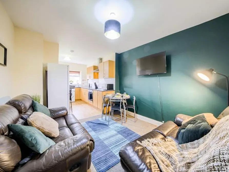 Immagine 6 di Casa indipendente in affitto  in Tile Hill Lane a 