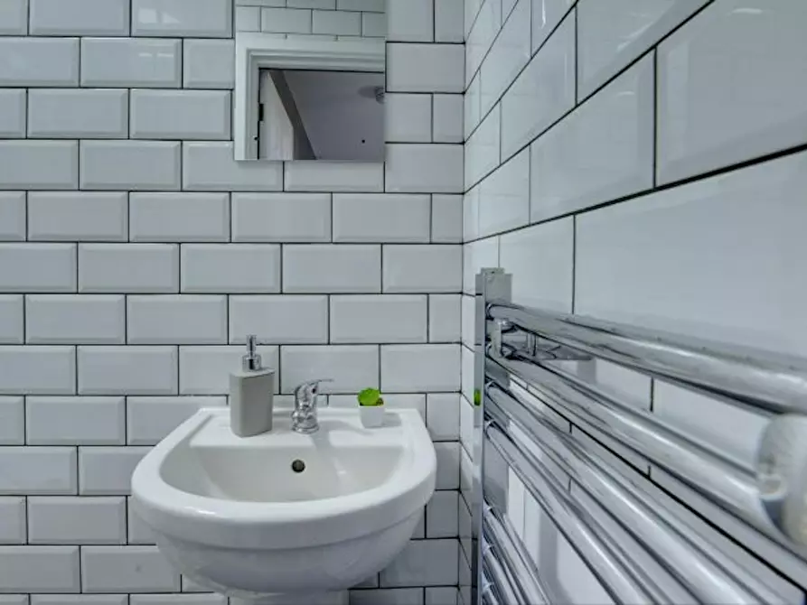 Immagine 10 di Casa indipendente in affitto  in Hollis Road a 