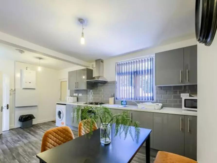 Immagine 4 di Casa indipendente in affitto  in Newfield Road a 