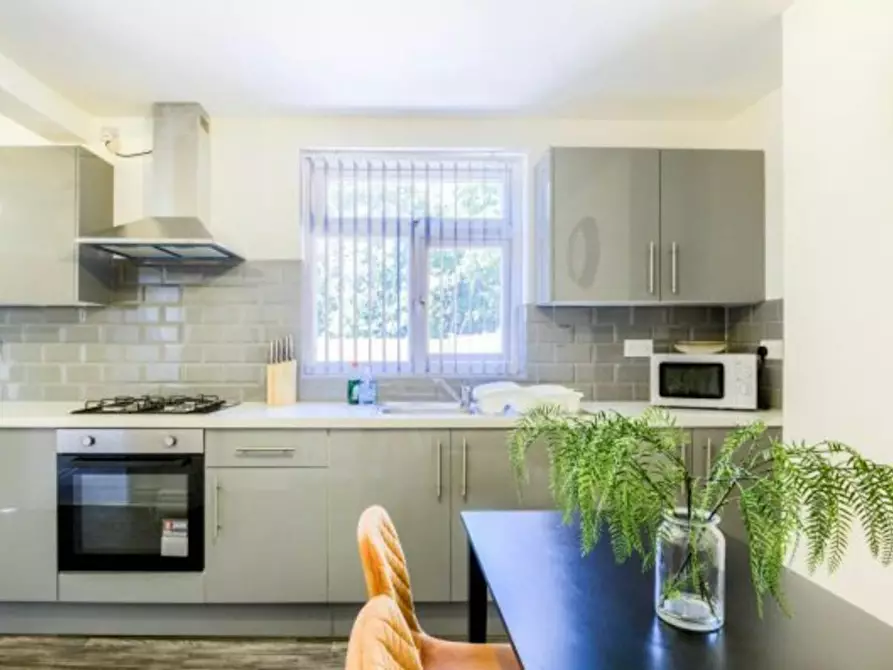 Immagine 5 di Casa indipendente in affitto  in Newfield Road a 