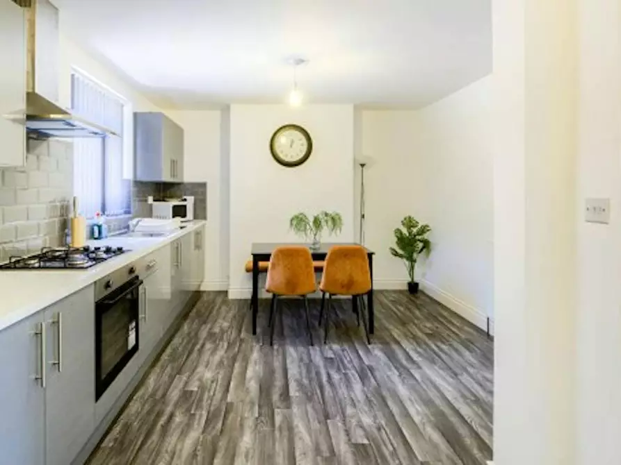 Immagine 6 di Casa indipendente in affitto  in Newfield Road a 