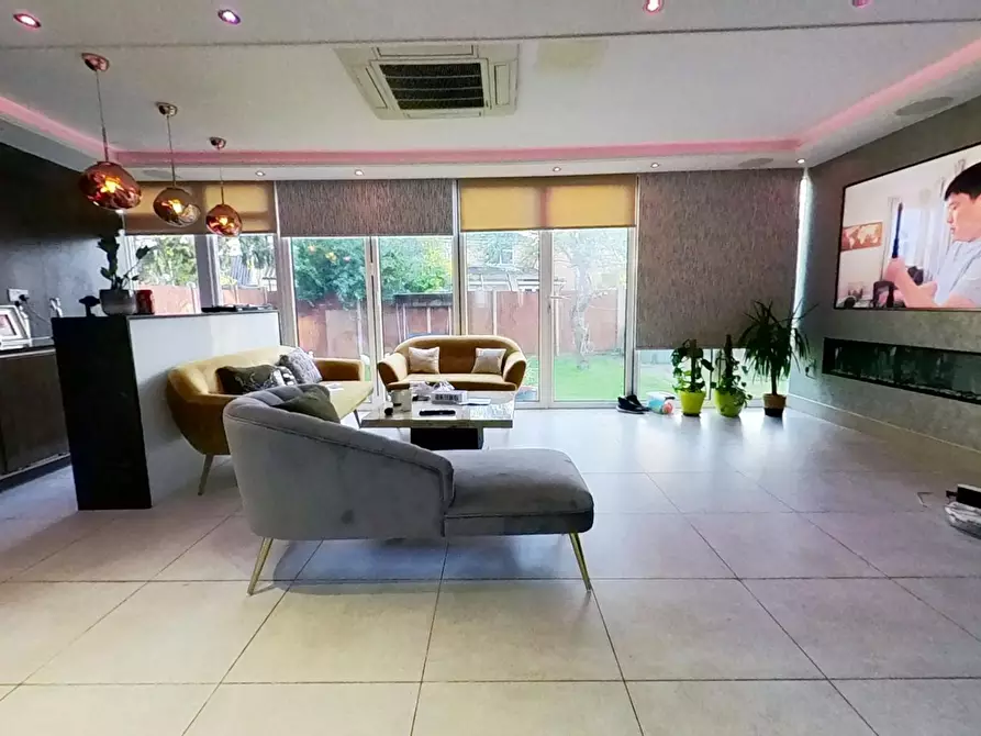 Immagine 8 di Casa indipendente in affitto  in Staines Road a Staines