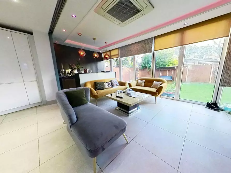 Immagine 4 di Casa indipendente in affitto  in Staines Road a Staines
