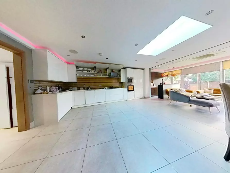 Immagine 5 di Casa indipendente in affitto  in Staines Road a Staines