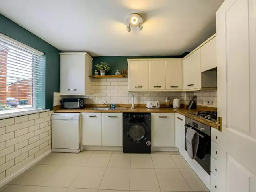 Immagine 3 di Casa indipendente in affitto  in Wryneck Walk a 