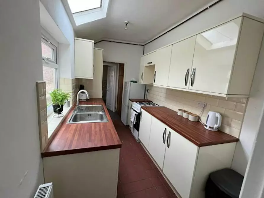 Immagine 4 di Casa indipendente in affitto  in Dover Street a 