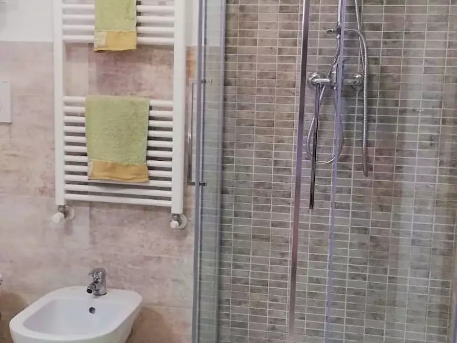 Immagine 6 di Camera in affitto  in Via San Donato a Bologna