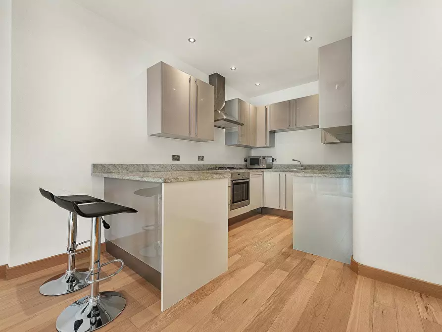 Immagine 7 di Appartamento in affitto  in Moore Park Road a Hammersmith
