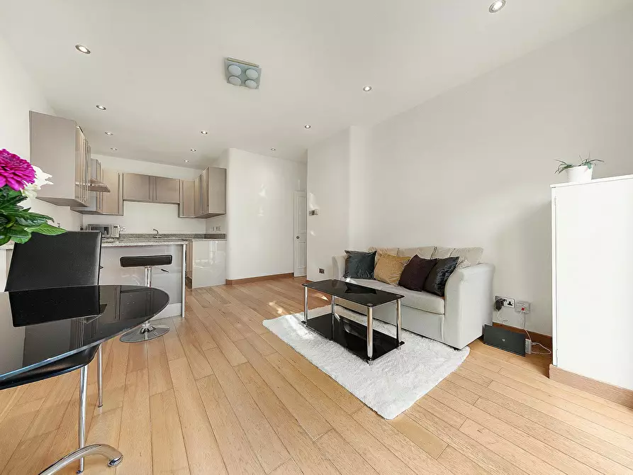 Immagine 6 di Appartamento in affitto  in Moore Park Road a Hammersmith
