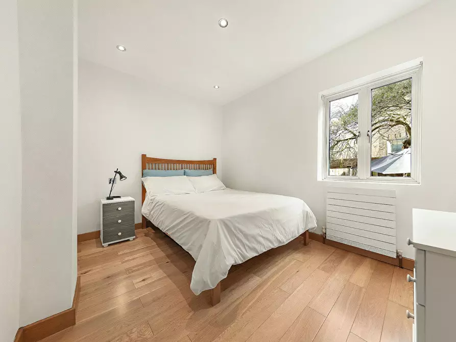 Immagine 9 di Appartamento in affitto  in Moore Park Road a Hammersmith