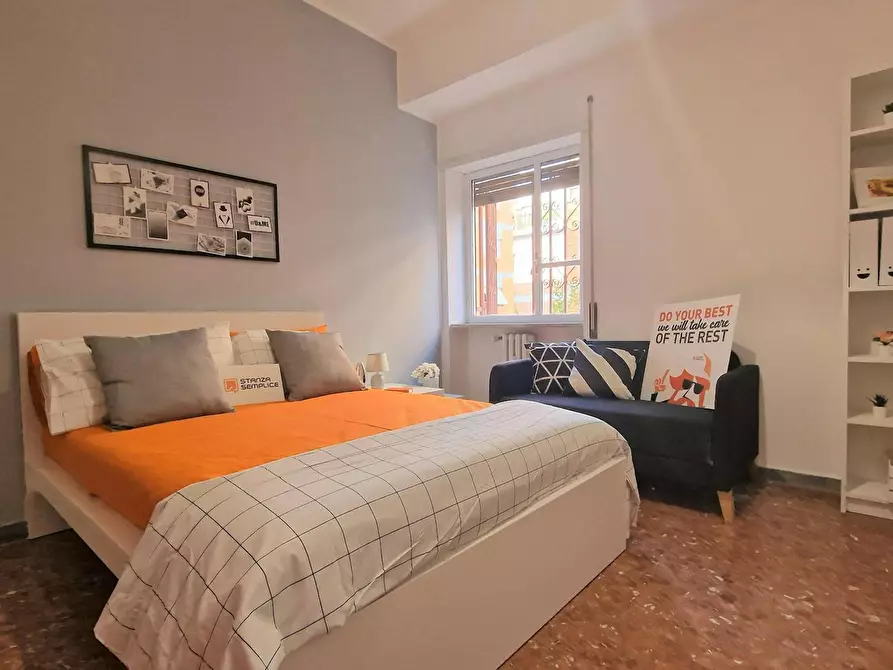 Immagine 2 di Camera in affitto  in Via Attilio Ambrosini a Roma