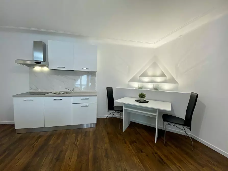 Immagine 10 di Appartamento in affitto  in Via Monte Grappa a Bologna